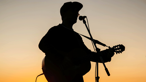 Sunset live band, silhouette guitarist