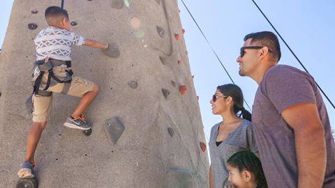 2018-07-07_SS_JM_Hispanic_Family_Base_Area_SkyChair_Hiking_-11.jpg