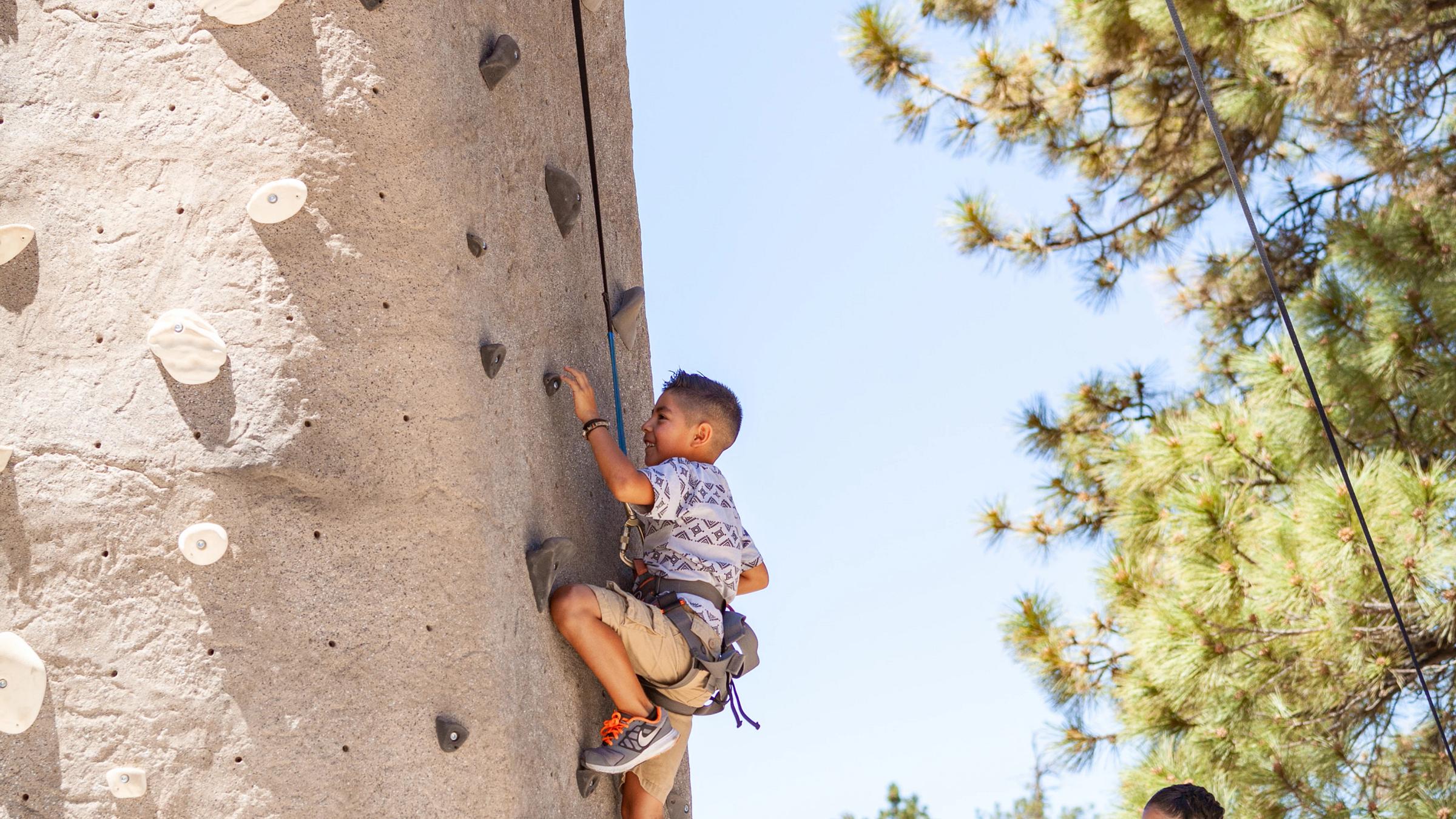 2018-07-07_SS_JM_Hispanic_Family_Base_Area_SkyChair_Hiking_-9.jpg