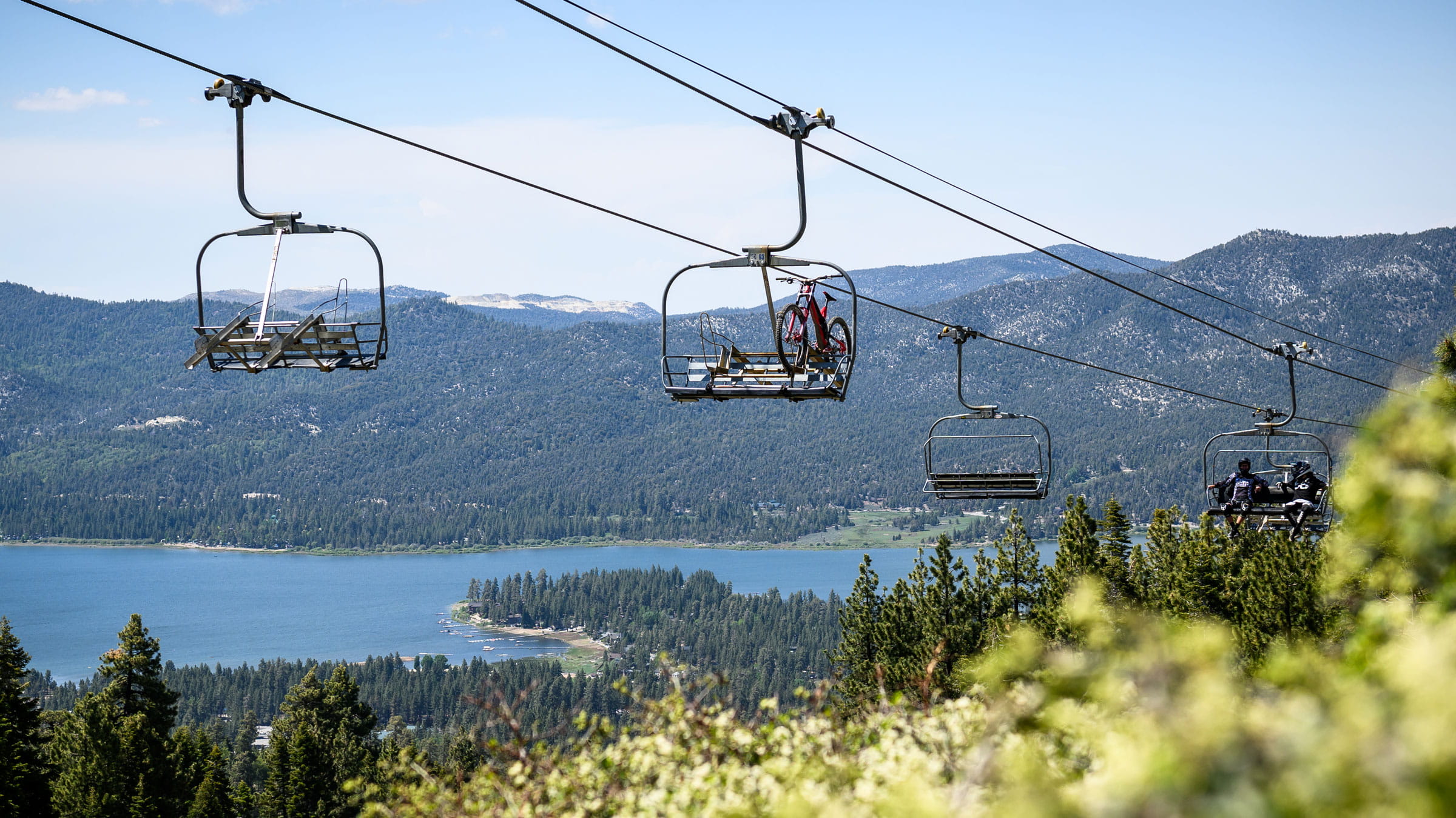 View of Big Bear Lake in the summer with the chairlift carrying mountain bikes
