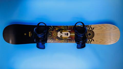 Demo snowboard rental with bindings at Snow Valley