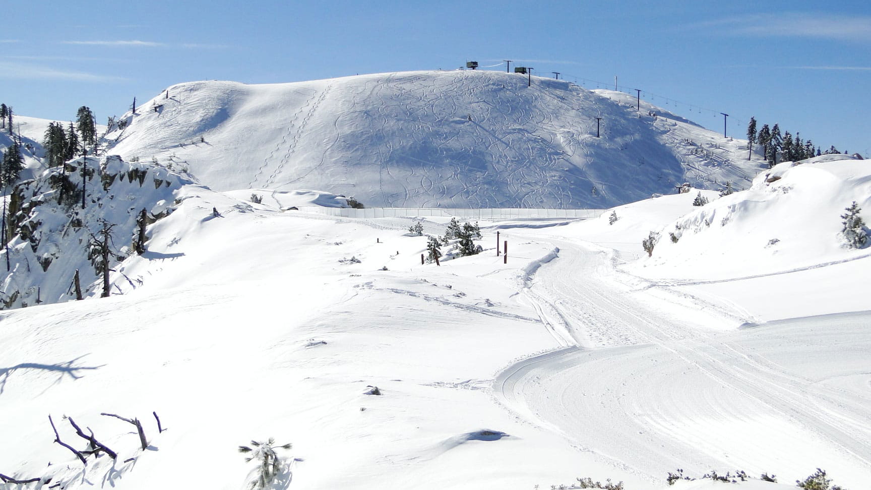 Winter ski runs at Snow Valley