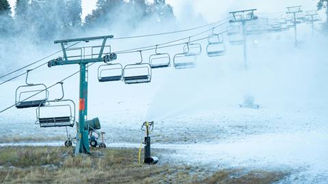 Experts prefer artificial snow for winter sports 