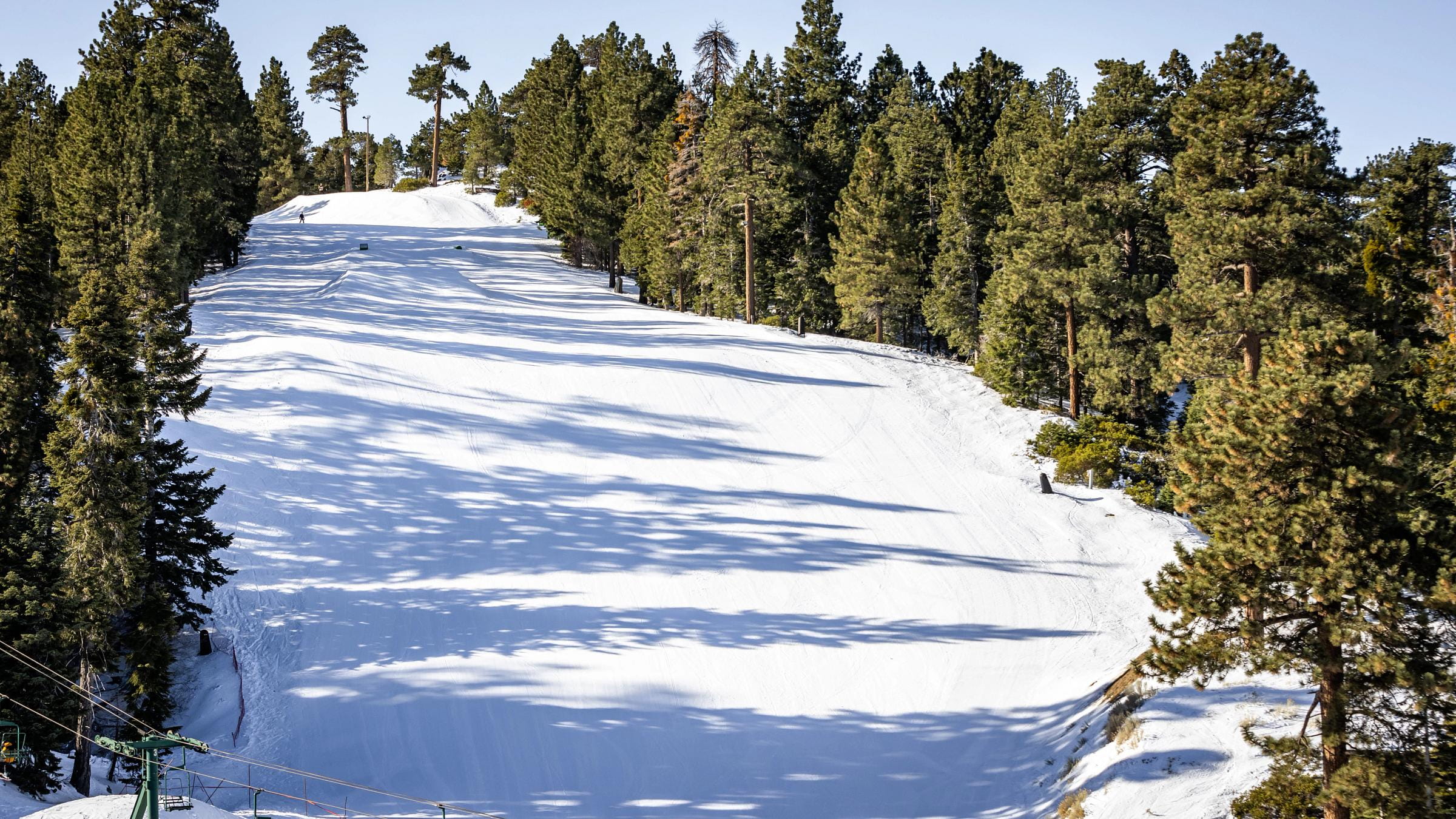 https://www.bigbearmountainresort.com/-/media/widen/big-bear-mountain-resort/terrain-parks/2022-01-06-bbmr-jm-terrain-parks-xyzzx-4683-jpg.jpg?w=480&rev=0bd8fcc0b7d04b75a346cc38d557245e&hash=6092F8A4A45EBF826AF4AC8DFB62EC46